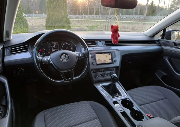 Volkswagen Passat cena 69900 przebieg: 138360, rok produkcji 2017 z Malbork małe 172